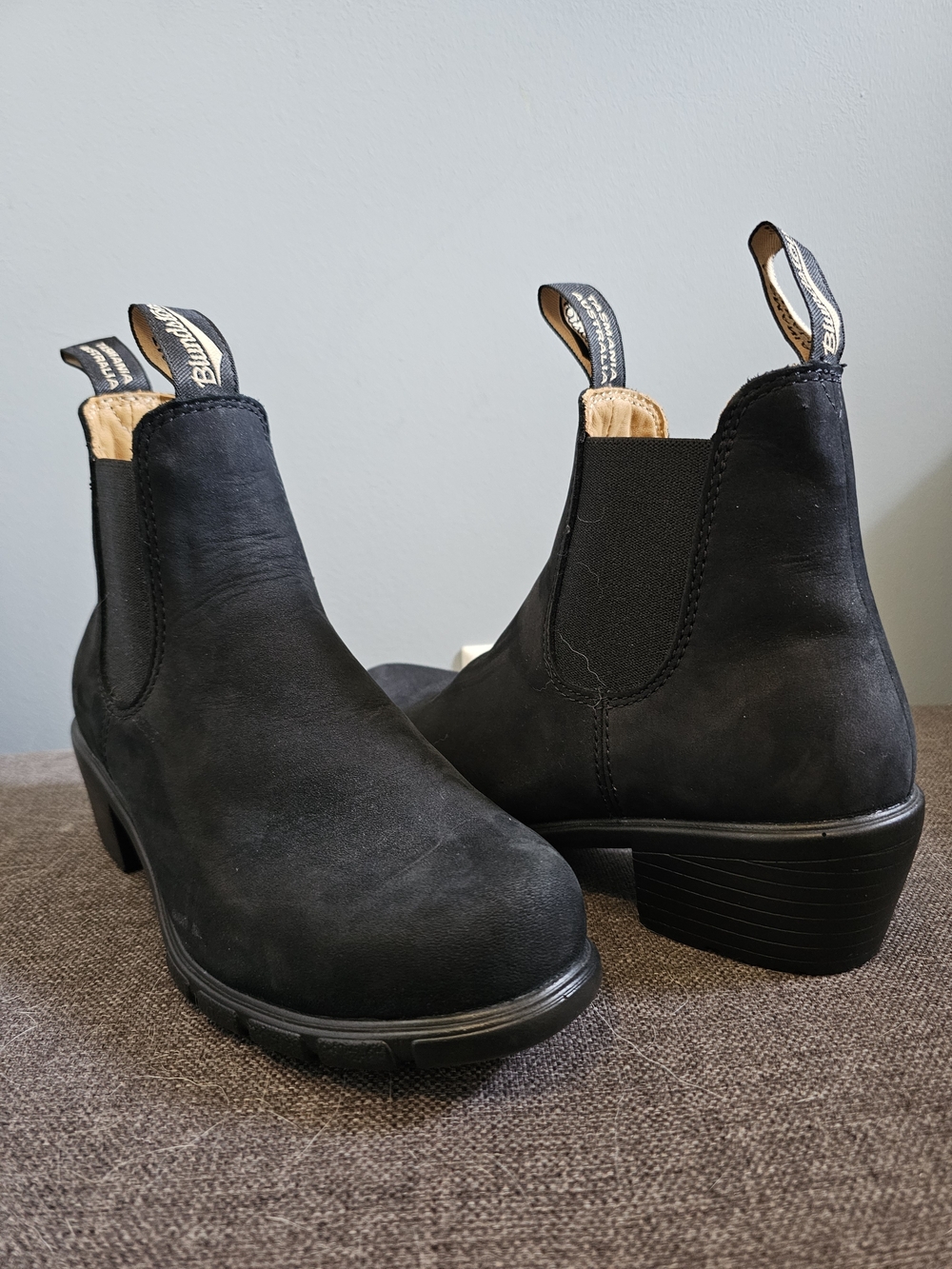Blundstone 1960 Women's Black Nubuck Chelsea Boots With Slight Heel